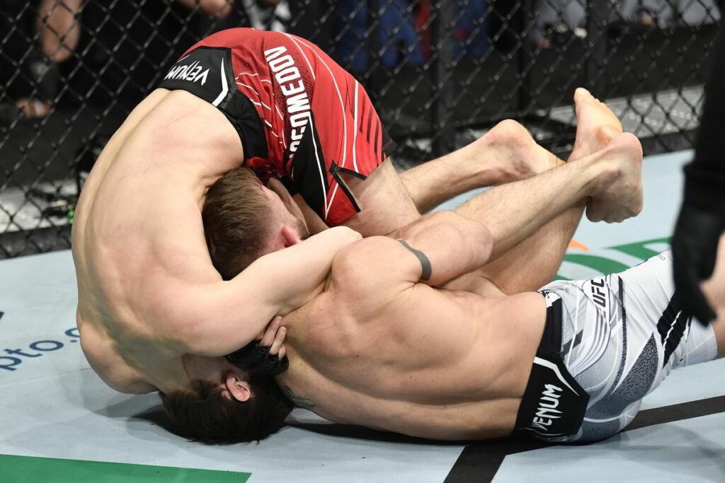 Nurmagomedov transitions to guillotine choke against Stamann